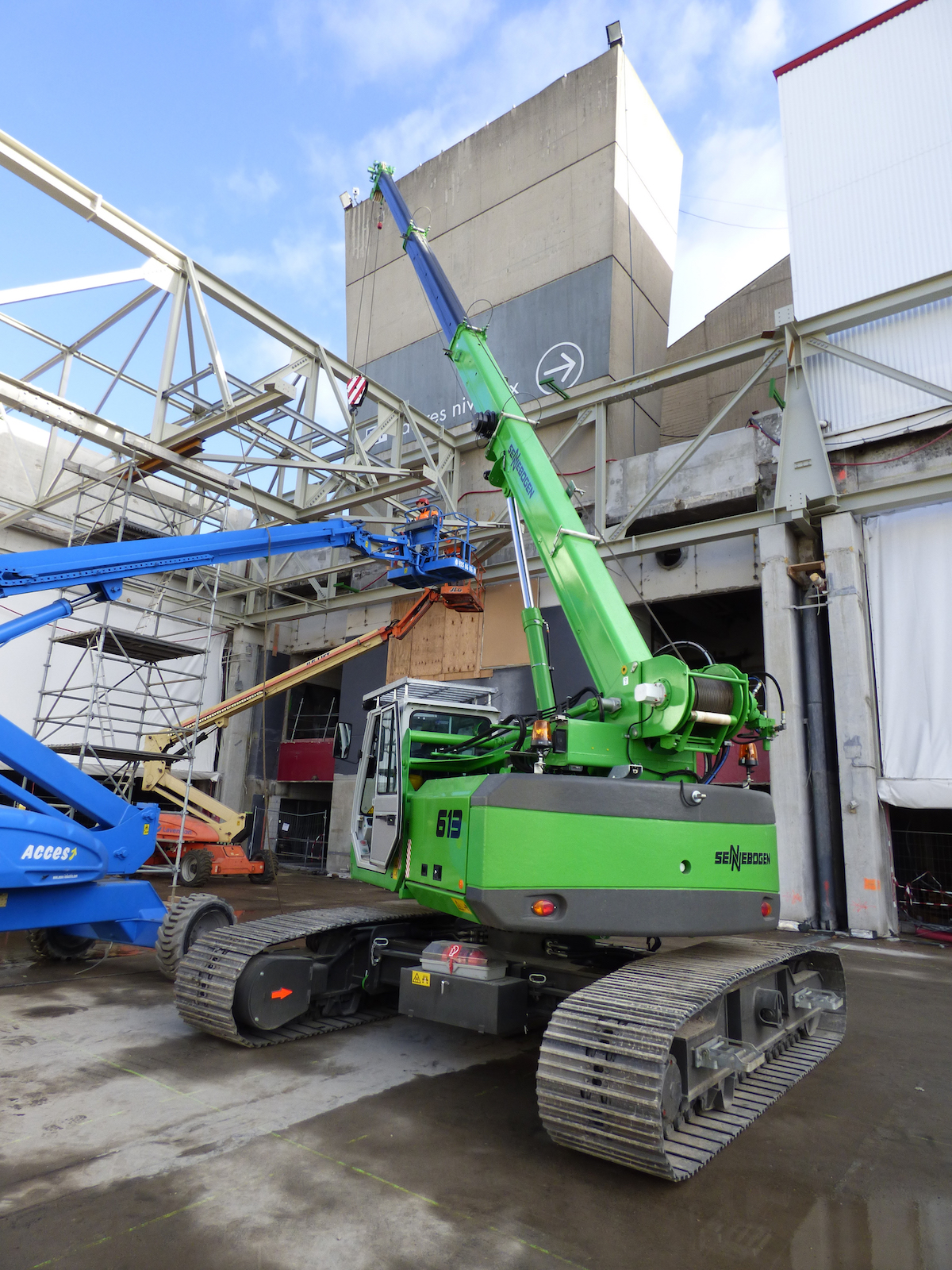 AlteAd utilise une grue Sennebogen pour le chantier Eiffage de Paris Expo. 