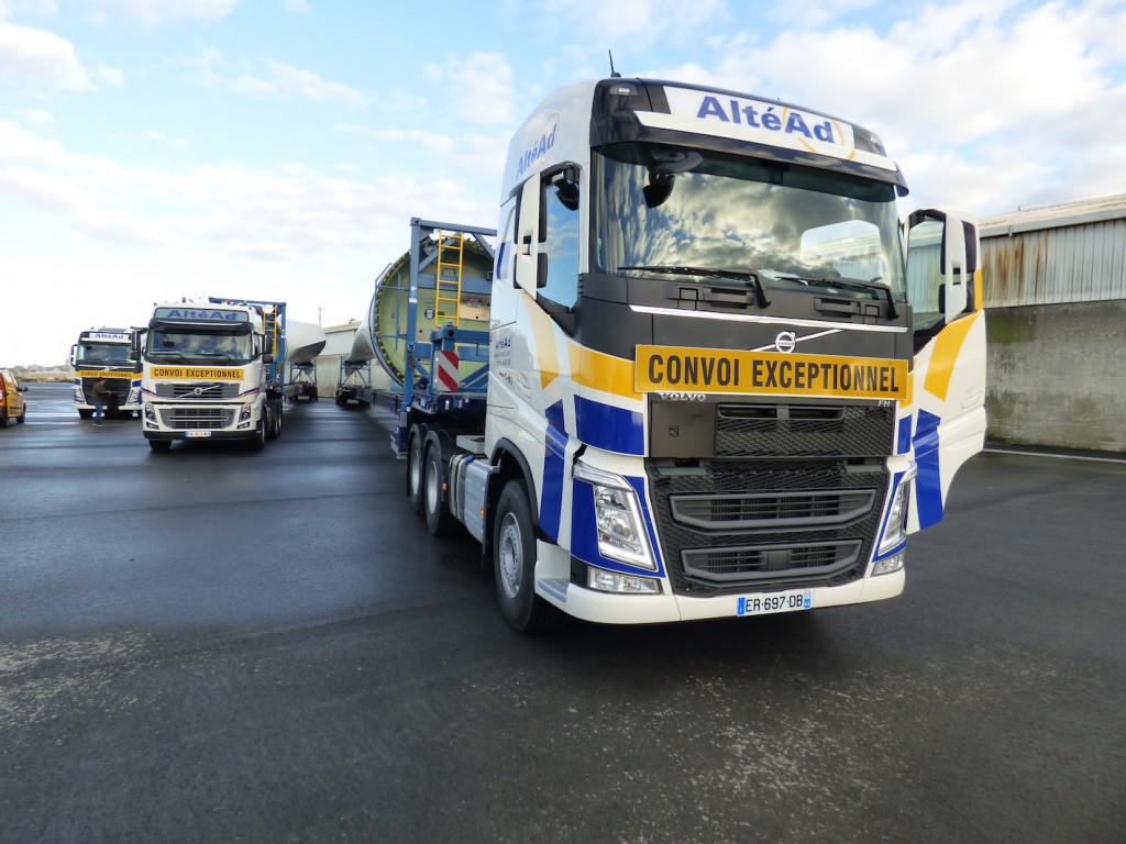 Altead transporte des pales de plus de 65 m