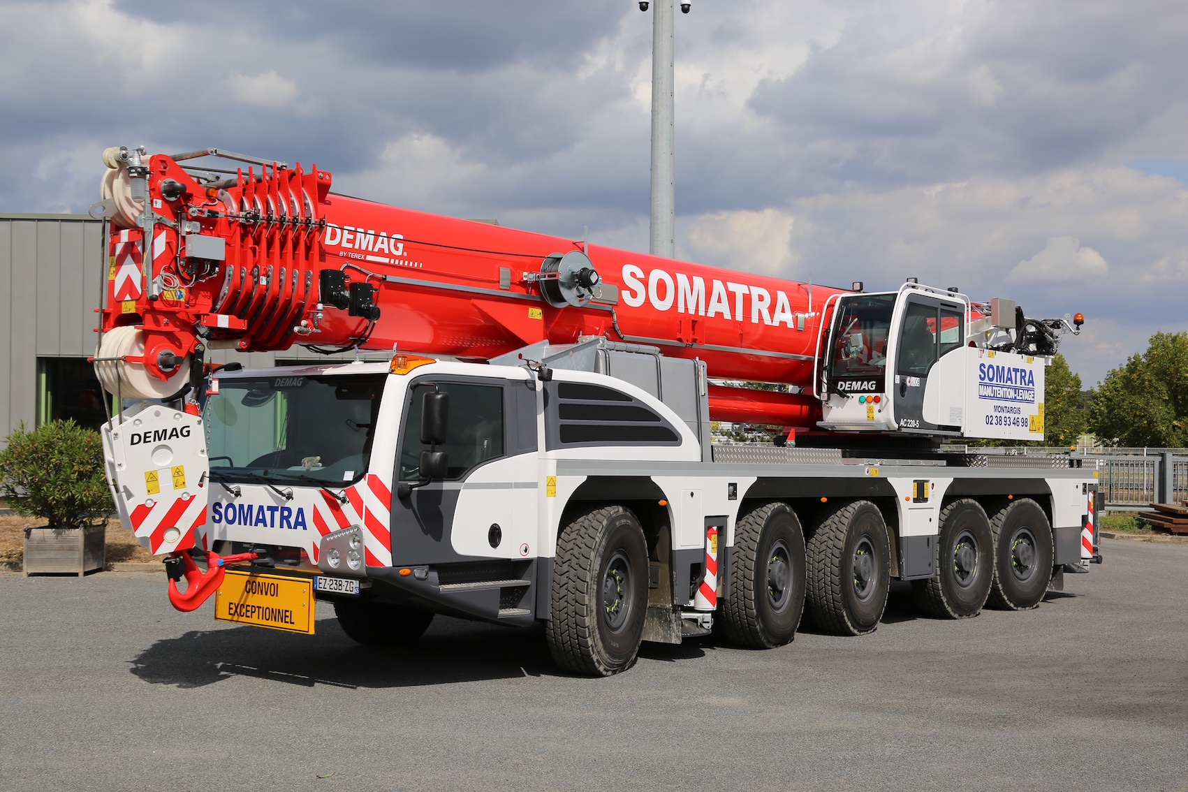 Une nouvelle grue de 220 tonnes pour Somatra