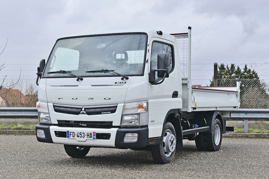Azur Trucks ouvre le premier Fuso Center de France