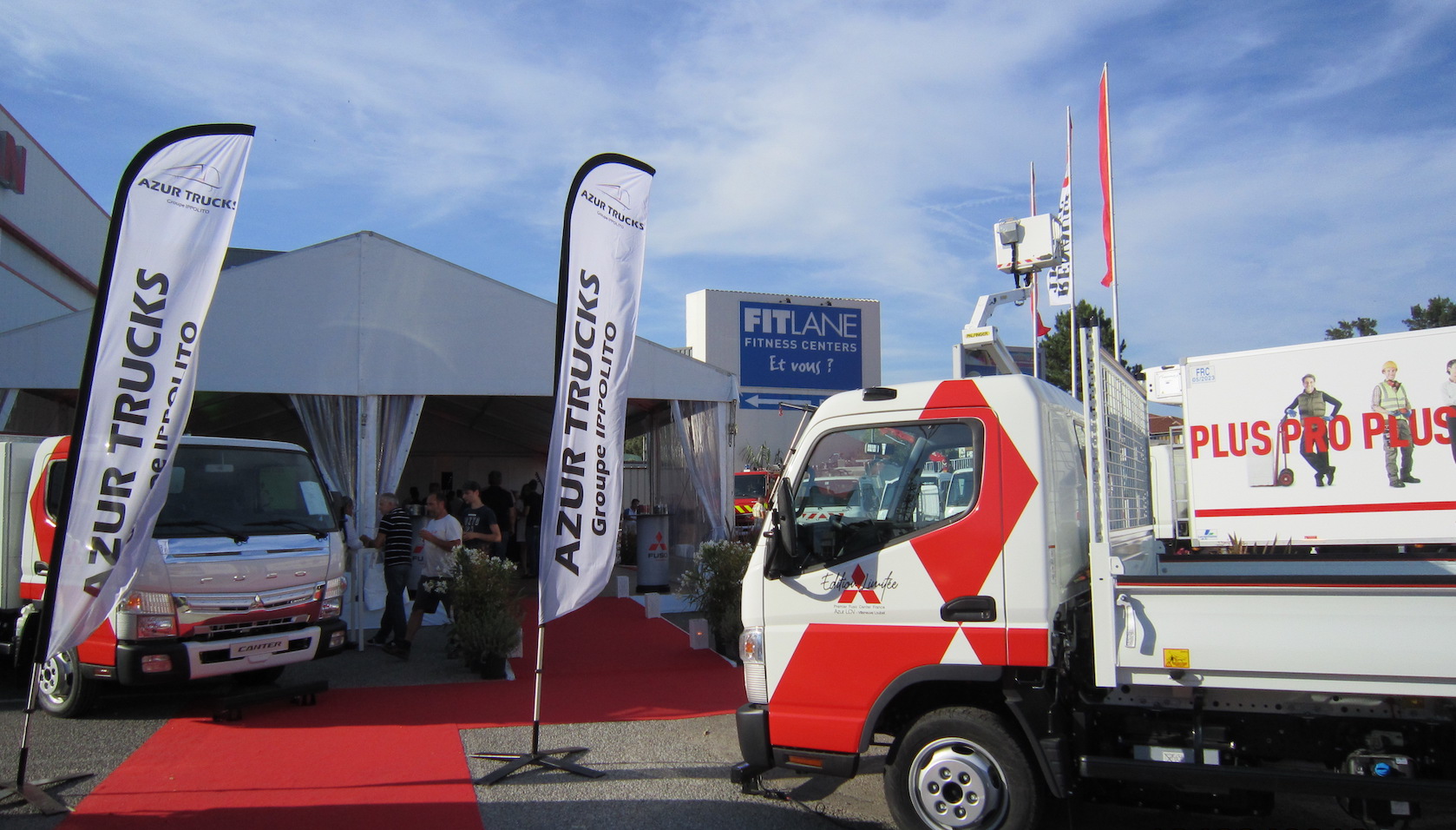 Azur Trucks inaugure le premier Fuso Center de France