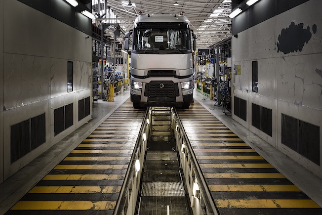 Renault Trucks suspend l’activité de ses usines en France