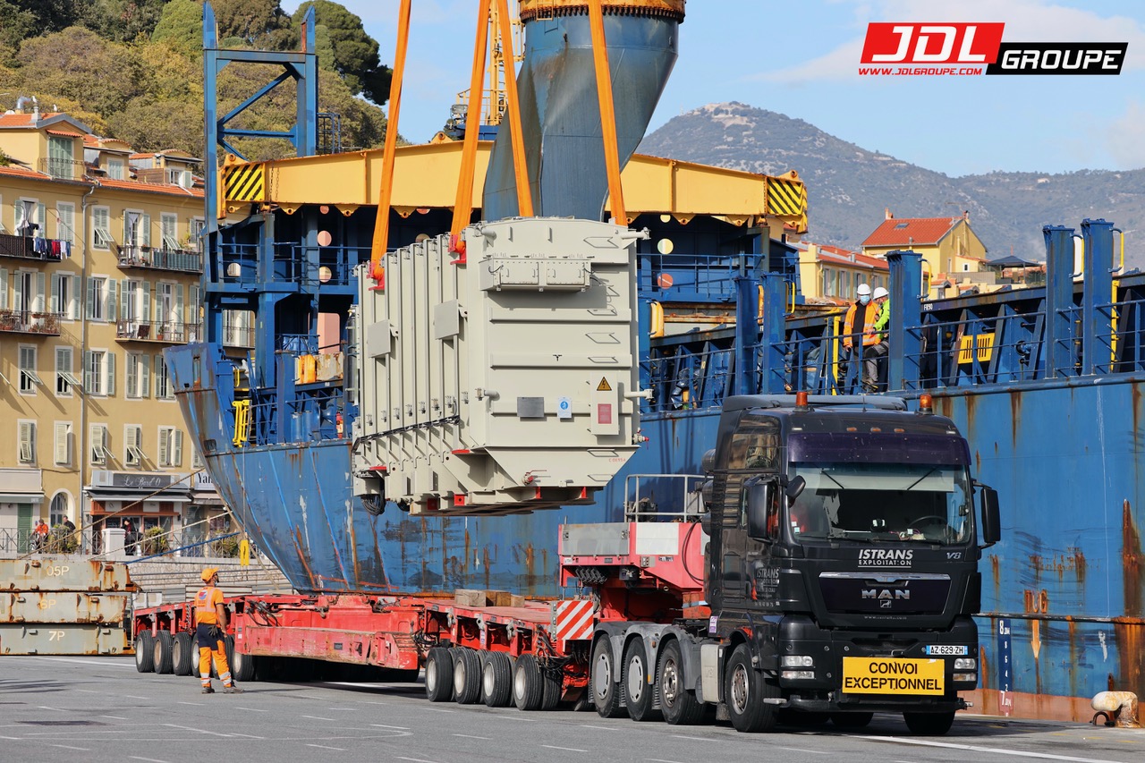 Un transformateur de 108 tonnes arrive à Nice