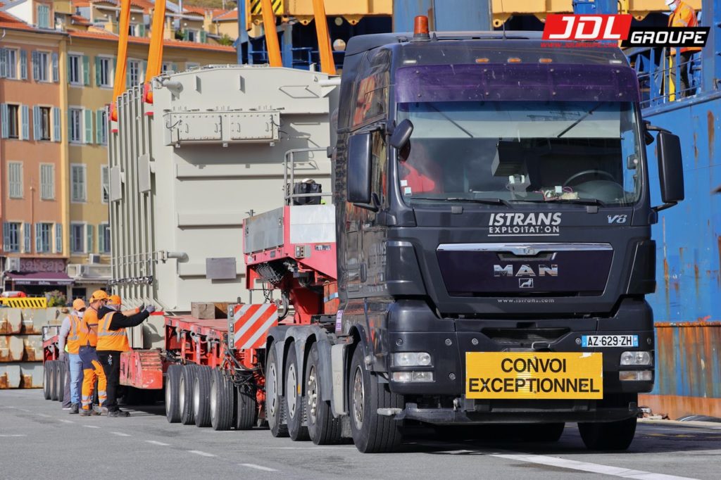 Un transformateur de 108 tonnes arrive à Nice