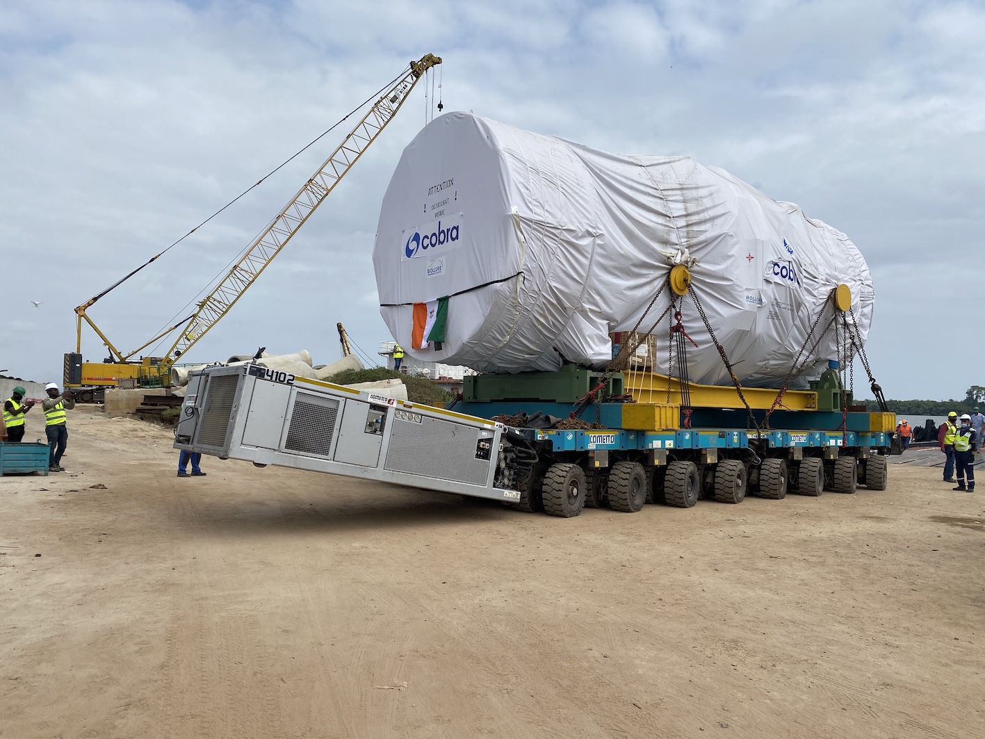 Bolloré Transport & Logistics transporte 900 tonnes d’équipements en Côte d’Ivoire