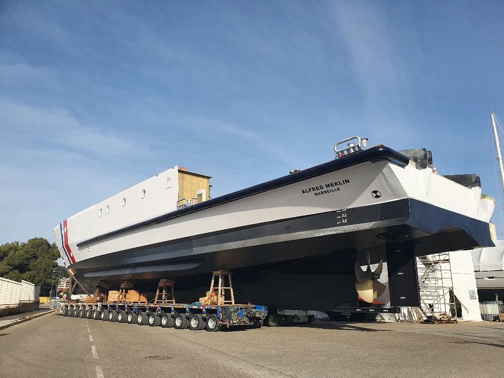 A La Ciotat, Istrans déplace un bateau de 230 tonnes !