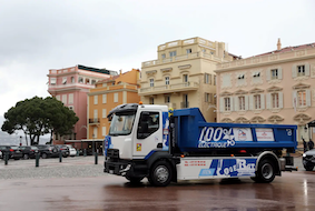 Le premier camion électrique équipé d’un bras livré à Monaco par Marrel