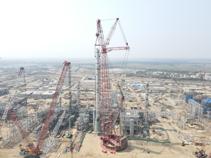 Mammoet positionne trois modules lourds dans une raffinerie en Inde