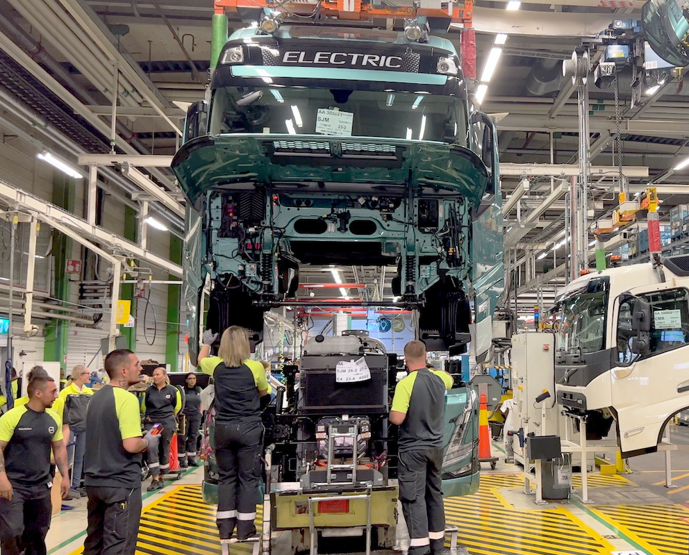 Volvo Trucks démarre la production de série de ses camions électriques lourds