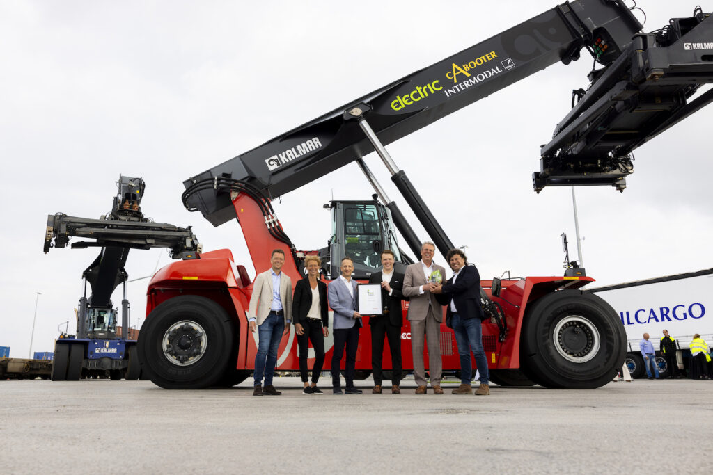 Kalmar delivers its first electric reachstaker 