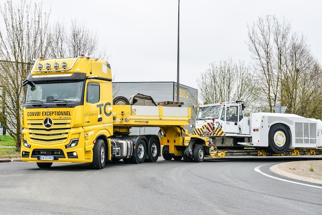 A new "exceptional" Actros joins Transports Coudreau