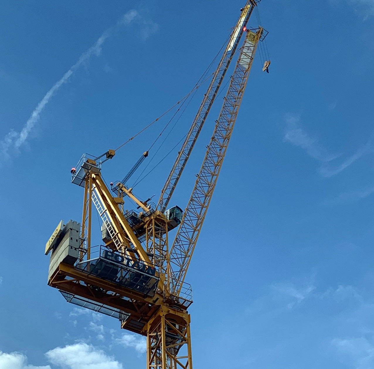 In London, the world's first ever site for the MR229 tower crane