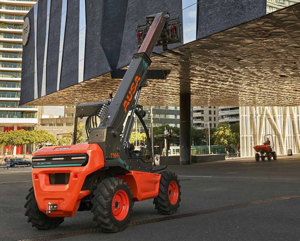 JLG completes its range with Ausa forklifts