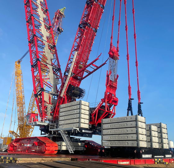 Mammoet invests in LR12500 crane