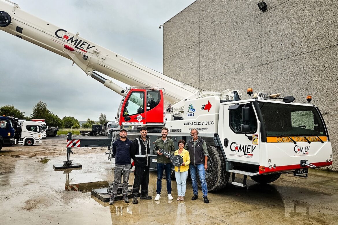 Comlev réceptionne sa nouvelle grue Liebherr LTM 1120-4.1