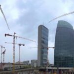 Huit-grues-Potain-sassocient-pour-construire-limpressionnant-nouveau-batiment-CityWave-a-Milan-08 - copie