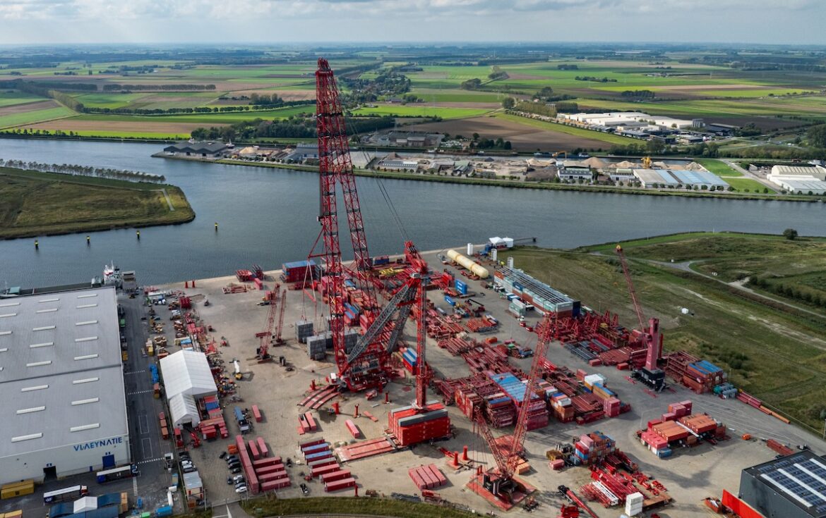 Mammoet achève les tests de la grue géante SK6000 