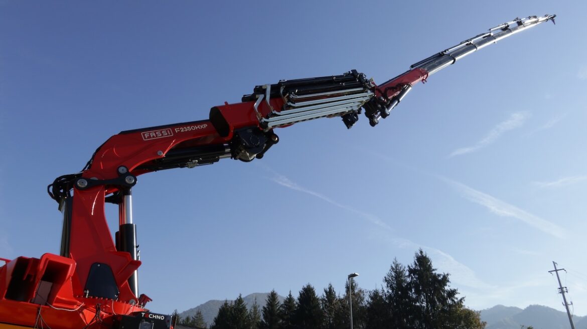 Fassi va encore plus loin avec la nouvelle F2350 ! 