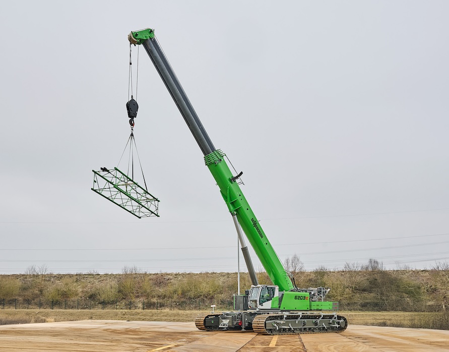 Sennebogen dévoile sa nouvelle grue télescopique sur chenilles de 200 tonnes