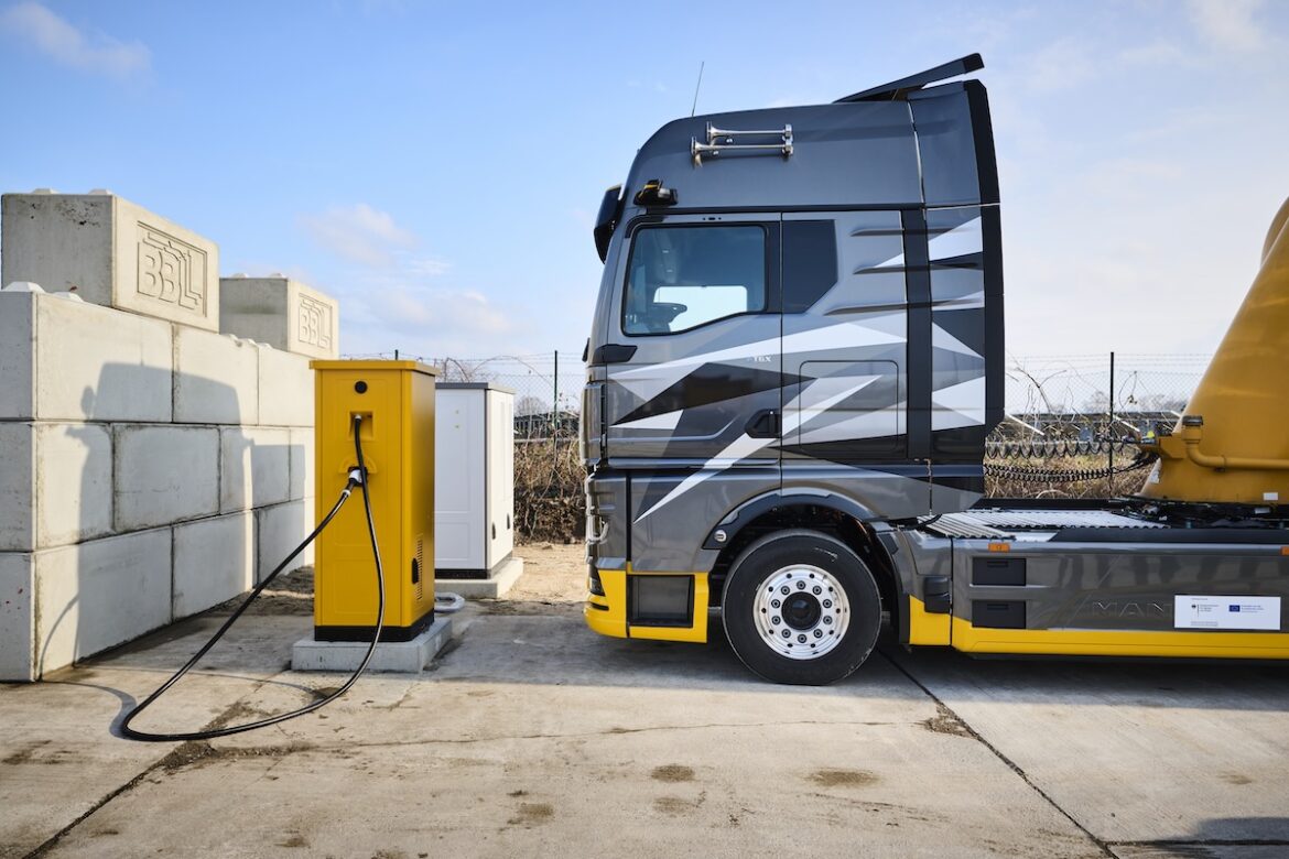 Trois camions électriques MAN pour une centrale à béton