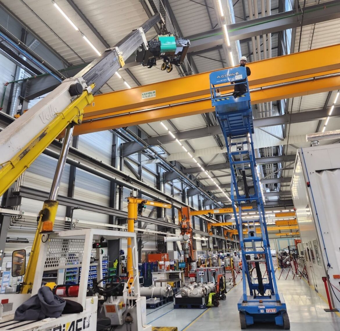 Deux palans Verlinde synchronisés pour des levages de précision