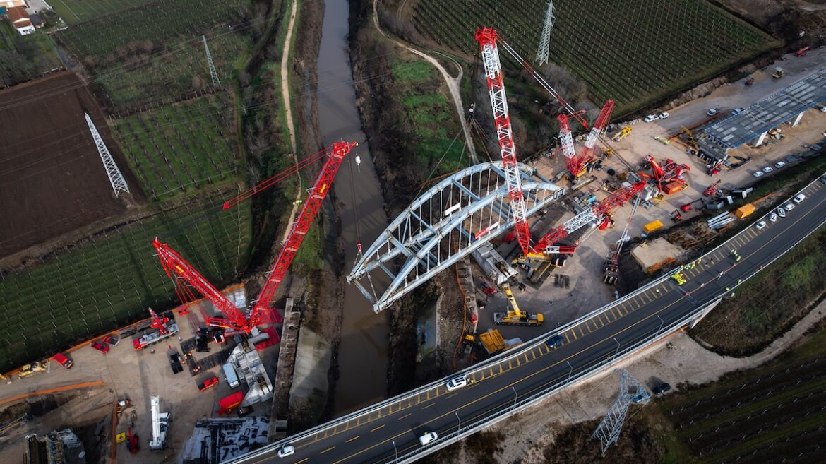 Un trio de grues Tadano pour un levage spectaculaire