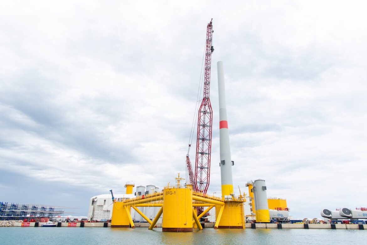 Port-La Nouvelle démarre l’assemblage final des éoliennes flottantes