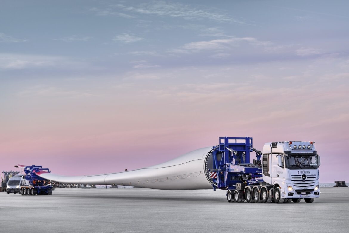 Enercon transporte des pales géantes avec le RBTS de Scheuerle