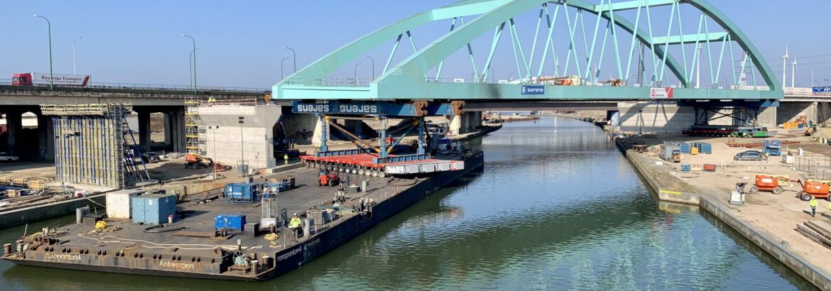 Sarens installe un pont de 2 800 tonnes à Anvers