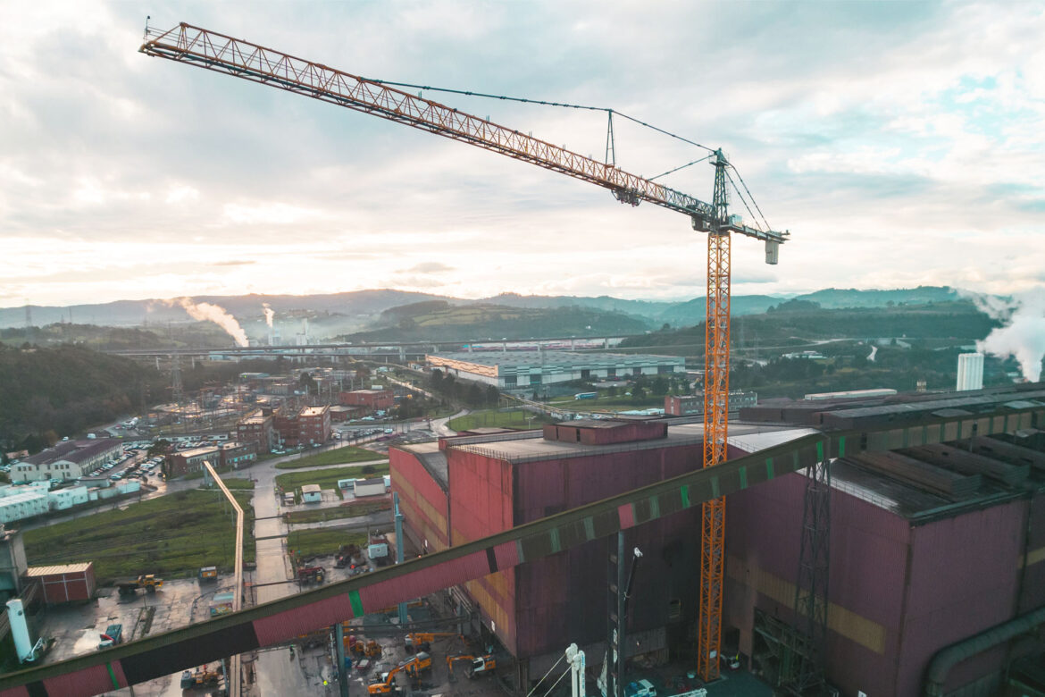 La première grue 1188 EC-H Fibre d’Espagne déployée sur un chantier ArcelorMittal