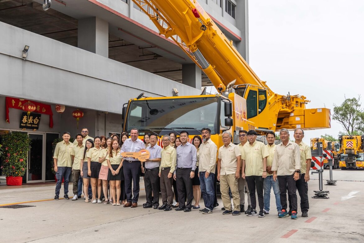 Une nouvelle grue Liebherr LTM 1120-4.1 à Singapour