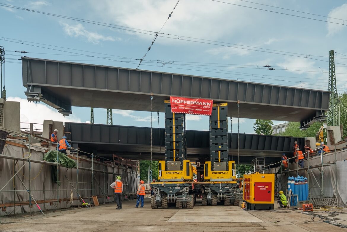 Hambourg : neuf ponts ferroviaires posés au millimètre près avec Cometto