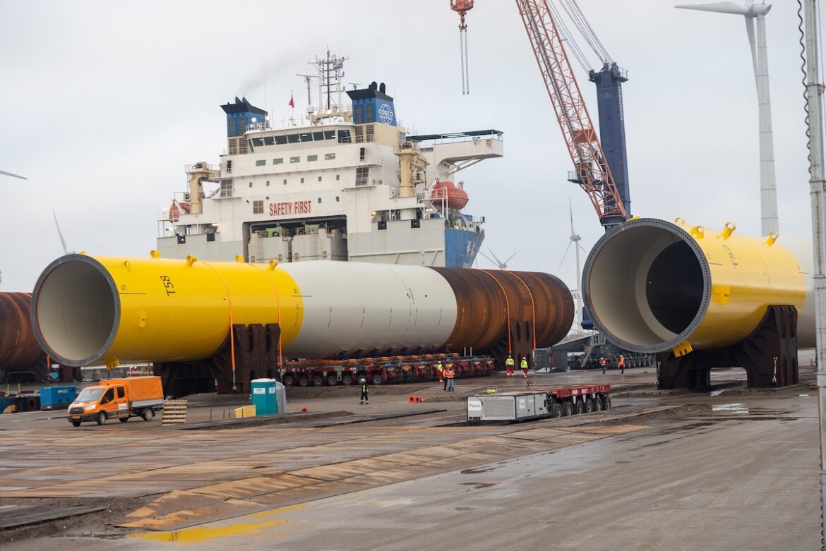Mammoet mobilisé pour 116 fondations XL de l’éolien offshore