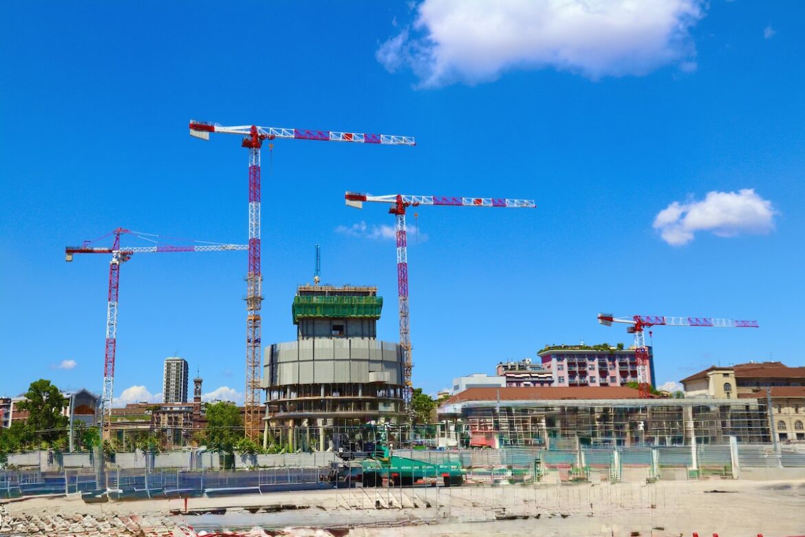 Torre Faro à Milan : configuration millimétrée pour quatre grues Potain