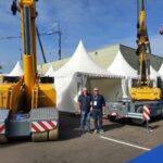 Sur le stand aux JDL, Gilles Lavenir, dirigeant de la société Lavenir et Maurizio Manzini, Président de JMG cranes.