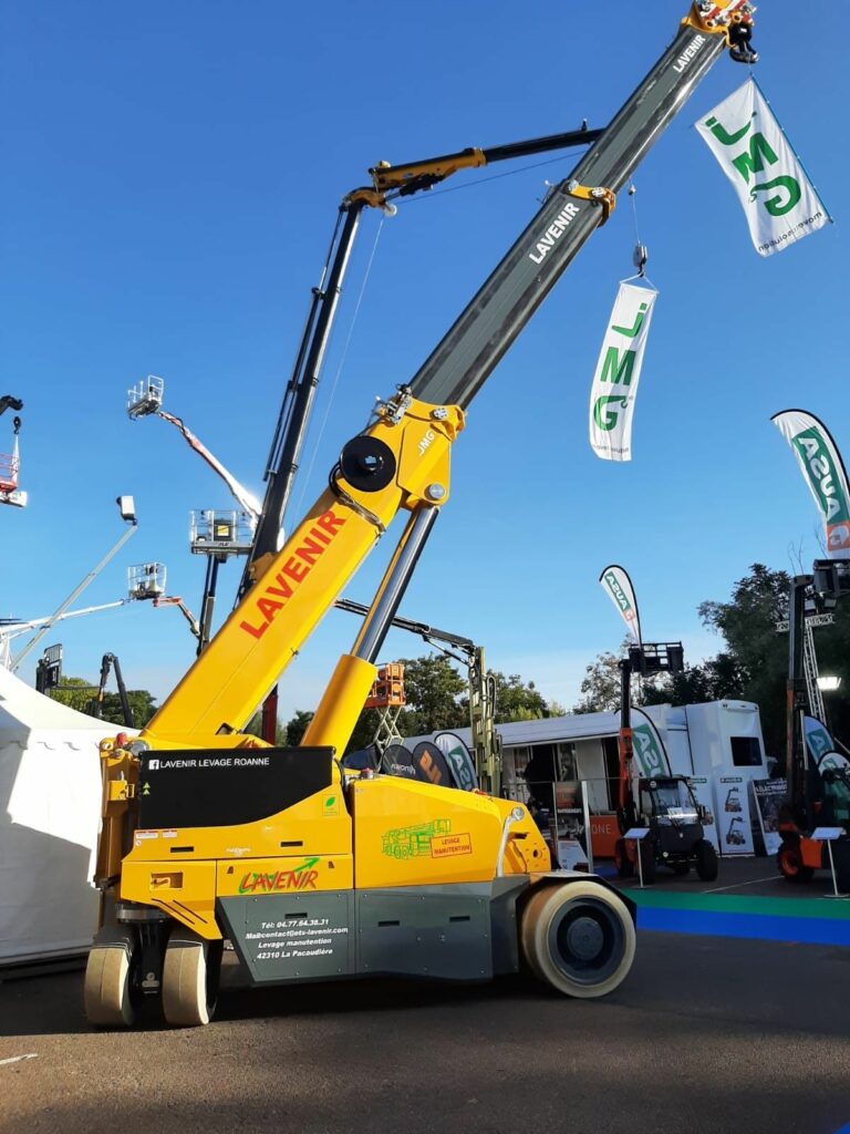 La société Lavenir renforce son parc de matériels en intégrant deux nouvelles grues électriques JMG : la MC650S de 65 tonnes et la MC22500RE