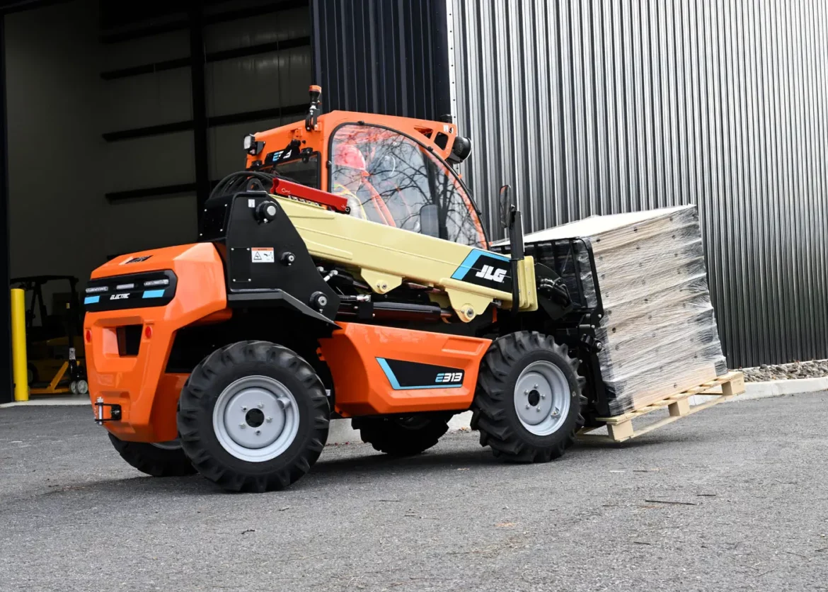JLG E313: Take control, without noise, without smoke, without limits