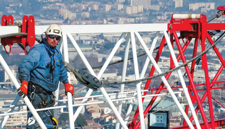 Vers une certification officielle pour les monteurs de grues à tour : participez au sondage !