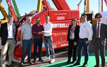 Ponticelli réceptionne sa nouvelle grue 100 % électrique ORMIG 30iEk aux JDL 2025