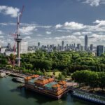 Mammoet démonte les enseignes Rabobank de l’Euromast de Rotterdam avec une Tadano CC 38.650-1