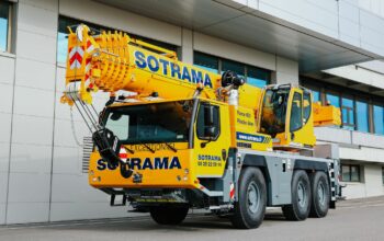 Une nouvelle grue Liebherr LTM 1060-3.1 renforce le parc SOTRAMA à Lorient