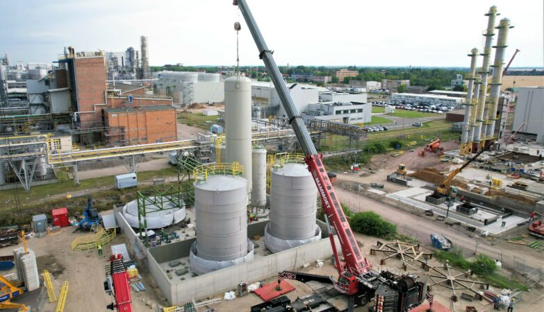 TOPAS Advanced Polymers a confié à Mammoet la planification et la réalisation des opérations de levage