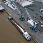 Les bateaux fluviaux de Rhenus PartnerShip Berlin transportent non seulement des pales de rotor pour éoliennes, mais aussi des segments de tour