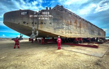 Mammoet déploie ses solutions de levage et de transport lourd sur le Tekong Polder