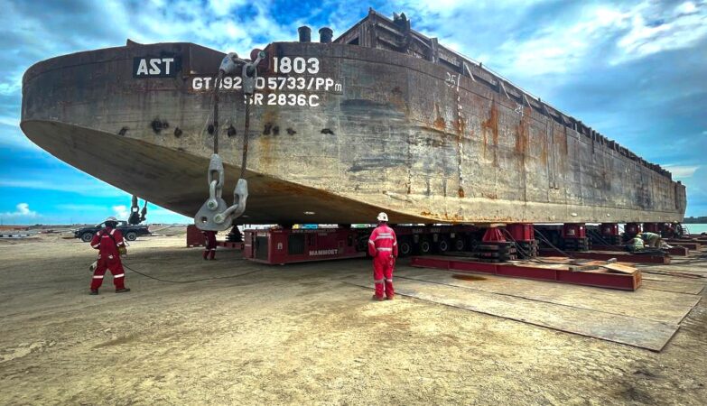 Mammoet déploie ses solutions de levage et de transport lourd sur le Tekong Polder