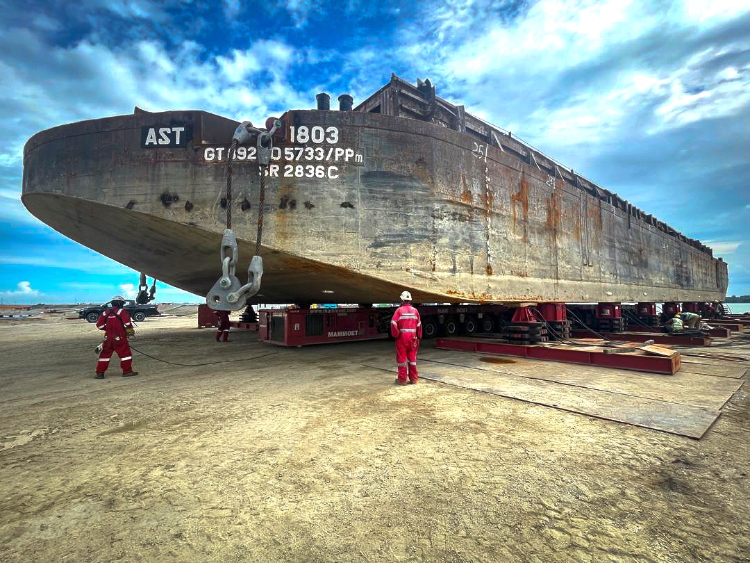 Mammoet déploie ses solutions de levage et de transport lourd sur le Tekong Polder