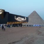 Grand Egyptian Museum : l’incroyable démonstration de force de Sarens à Gizeh