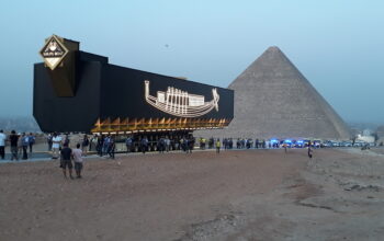 Grand Egyptian Museum : l’incroyable démonstration de force de Sarens à Gizeh