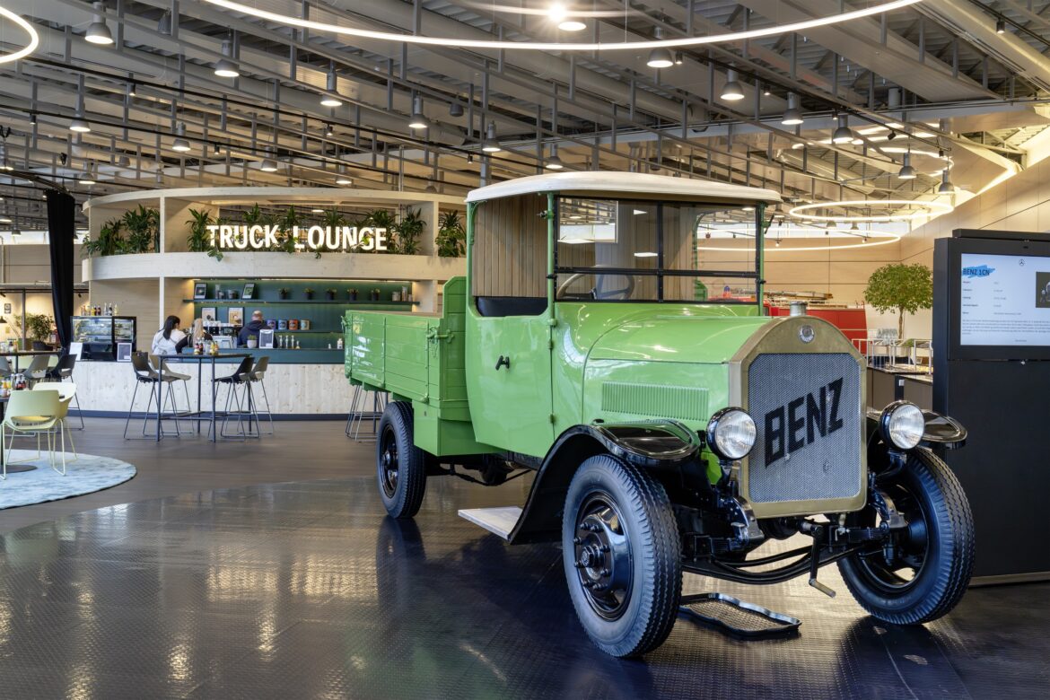 Mercedes-Benz Trucks inaugure son nouveau centre d’expérience client : l’humain au cœur de la marque