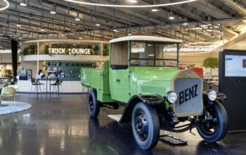 Mercedes-Benz Trucks inaugure son nouveau centre d’expérience client : l’humain au cœur de la marque